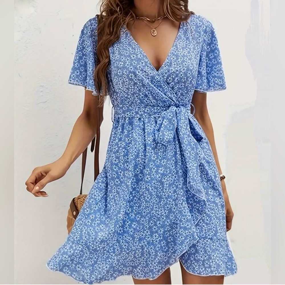 Chic Blue Floral Mini Wrap Dress